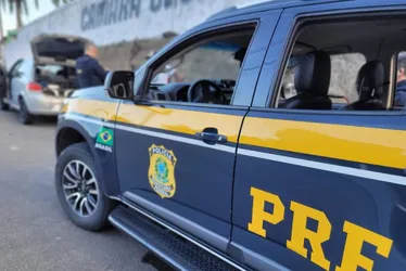 Imagem ilustrativa da imagem Carro clonado com 163 multas e mais de R$ 40 mil em dívidas é flagrado na Serra