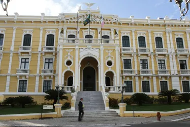 Imagem ilustrativa da imagem Casagrande anuncia reajuste de 4% para professores retroativo a janeiro