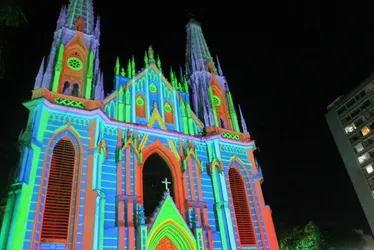 Imagem ilustrativa da imagem Catedral de Vitória vira point para fotos com iluminação