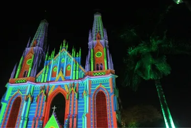 Imagem ilustrativa da imagem Catedral de Vitória vira point para fotos com iluminação