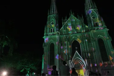 Imagem ilustrativa da imagem Catedral de Vitória vira point para fotos com iluminação