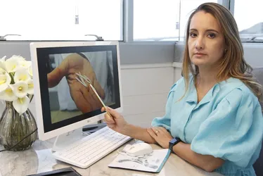 Imagem ilustrativa da imagem Chip da beleza leva jovem à UTI e médicos explicam riscos
