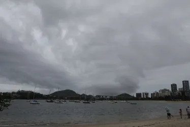 Imagem ilustrativa da imagem Chuva ou sol? Veja a previsão do tempo para o início da semana no ES