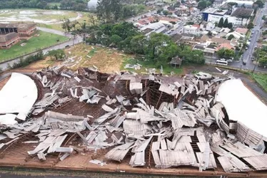Imagem ilustrativa da imagem Chuva provoca estragos e deixa bebê ferido em Santa Catarina