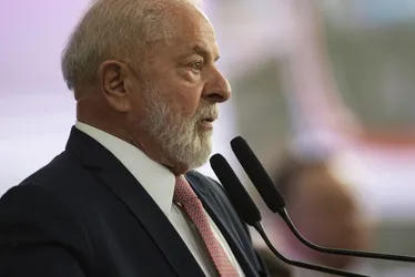Imagem ilustrativa da imagem Cirurgia de Lula ocorre sem 'intercorrência' e presidente passa bem, dizem médicos