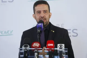 
          Imagem ilustrativa da imagem Colegas veem Janones como “desequilibrado”
          