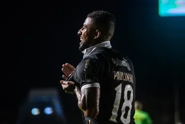 Imagem ilustrativa da imagem Com enredo dramático, Vasco vence Red Bull Bragantino e escapa do rebaixamento