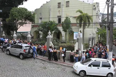 Imagem ilustrativa da imagem Confusão e mais de mil na fila para rejeitar cobrança sindical