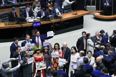 Imagem ilustrativa da imagem Congresso derruba veto de Lula e mantém marco temporal indígena