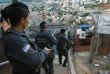 Imagem ilustrativa da imagem Consórcio do crime troca armas e drogas por proteção para fugitivos no ES
