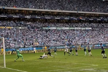 Imagem ilustrativa da imagem Corinthians vence jogo com duas expulsões e breca Grêmio na briga pela taça