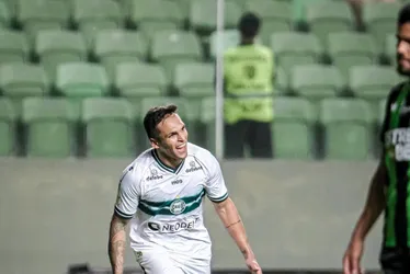 Imagem ilustrativa da imagem Coritiba vence fora, e América-MG é o primeiro rebaixado do Brasileiro