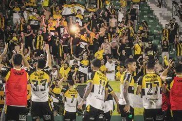 Imagem ilustrativa da imagem Criciúma vence o Botafogo-SP e garante acesso à Série A