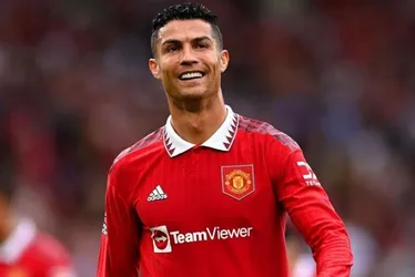 Imagem ilustrativa da imagem Cristiano Ronaldo "zomba" de premiação da oitava Bola de Ouro de Messi
