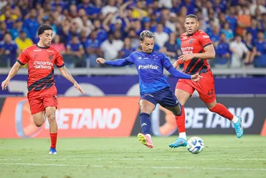 Imagem ilustrativa da imagem Cruzeiro supera pênalti perdido, empata com o Athletico e segue ameaçado pelo Z4