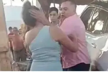 Imagem ilustrativa da imagem Delegado é afastado do cargo depois de ser filmado dando tapa em mulher