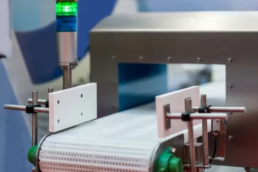 
          Imagem ilustrativa da imagem Detector de metal em escolas, uma espera de 18 anos
          