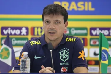 Imagem ilustrativa da imagem Diniz lamenta ausência de Paquetá e dá pistas sobre substituto de Neymar