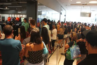 Imagem ilustrativa da imagem Duas mil lojas antecipam a Black Friday com descontos de até 70%