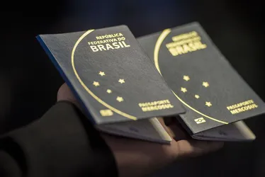 Imagem ilustrativa da imagem EUA querem reduzir espera por visto no Brasil para menos de cem dias