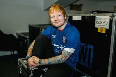 Imagem ilustrativa da imagem Ed Sheeran afirma ter construído túmulo na casa dele na Inglaterra