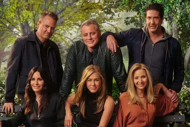 Imagem ilustrativa da imagem Elenco de 'Friends' lamenta morte de Matthew Perry: 'Absolutamente devastados'