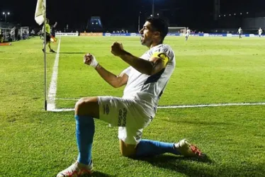 Imagem ilustrativa da imagem Em despedida de Suárez, Grêmio busca G-4 do Brasileirão contra o desesperado Vasco