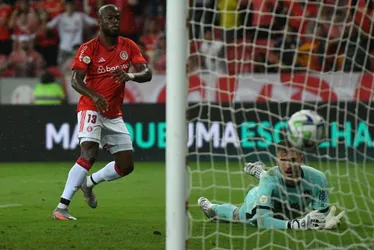 Imagem ilustrativa da imagem Em despedida melancólica, Botafogo perde para o Inter e vai para pré-Libertadores