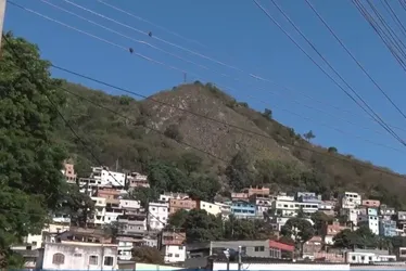 Imagem ilustrativa da imagem Em doze horas, três tiroteios assustam moradores do Morro do Macaco