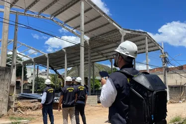 Imagem ilustrativa da imagem Empresa é autuada após telhado desabar e ferir trabalhadores em Vila Velha