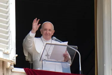 Imagem ilustrativa da imagem Entre Messi e Maradona, papa Francisco escolhe Pelé