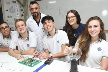 Imagem ilustrativa da imagem Escolas mostram novidades em caderno de educação