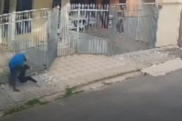 Imagem ilustrativa da imagem Estudante é assaltada e jogada no chão por bandido em Guarapari