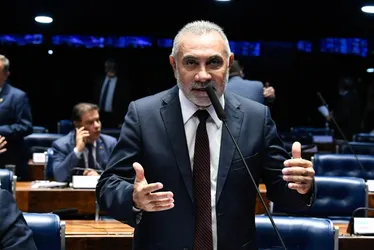 Imagem ilustrativa da imagem Ex-senador suspeito de mandar matar mãe da filha lidera em 'emenda Pix'