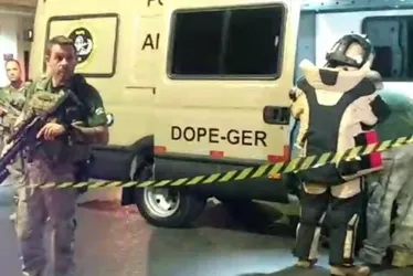 Imagem ilustrativa da imagem Explosivos são achados em carro e polícia prende suspeito