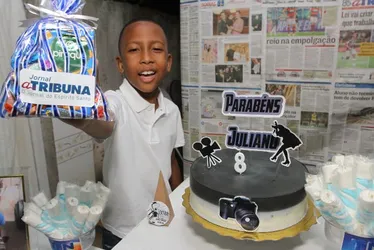 Imagem ilustrativa da imagem Fã mirim do jornal comemora aniversário com o tema “A Tribuna”