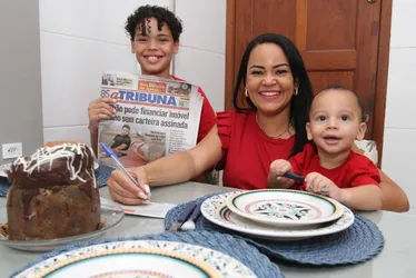 Imagem ilustrativa da imagem Famílias na torcida por kits de Natal do jornal A Tribuna