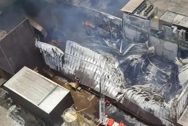 Imagem ilustrativa da imagem Famosos lamentam incêndio em fábrica da Cacau Show em Linhares