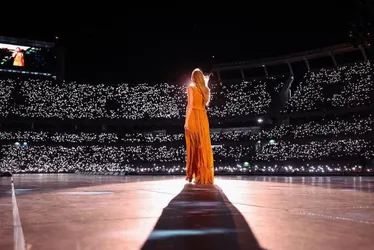 Imagem ilustrativa da imagem Fãs de Taylor Swift fazem abaixo-assinado para água gratuita em shows virar lei
