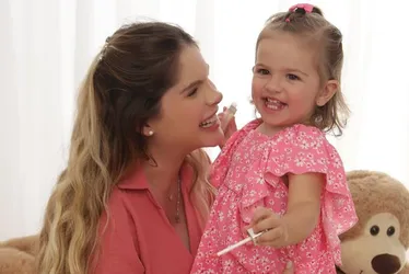 Imagem ilustrativa da imagem Filha de Bárbara Evans tem alta hospitalar após retirada de amendoim do pulmão