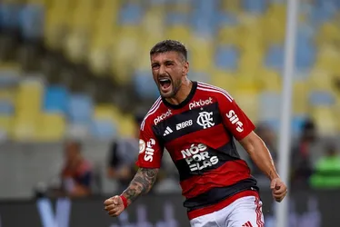 Imagem ilustrativa da imagem Flamengo derrota Palmeiras e mantém vivo sonho por título do Brasileirão