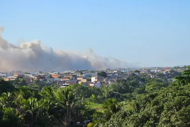 Imagem ilustrativa da imagem Focos de incêndio espalham fumaça e fuligem na Grande Vitória