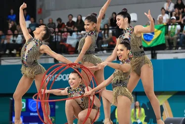 Imagem ilustrativa da imagem Ginástica rítmica do Brasil tem jornada dourada no Pan de Santiago