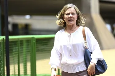Imagem ilustrativa da imagem Gleisi Hoffmann colocará ponte de safena e enxerto para desobstruir o coração