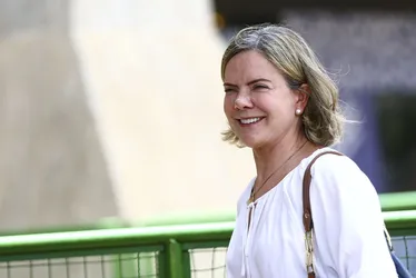 Imagem ilustrativa da imagem Gleisi Hoffmann deixa UTI e se recupera bem após cirurgia no coração