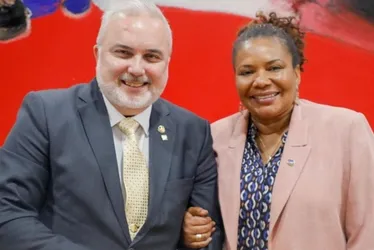 
          Imagem ilustrativa da imagem Governo aproveita o feriado para contar votos da reforma
          