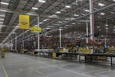 Imagem ilustrativa da imagem Governo autoriza adesão da Shopee e Mercado Livre ao Remessa Conforme