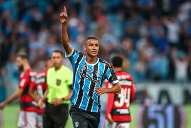 Imagem ilustrativa da imagem Grêmio vira em 5 minutos, e Flamengo sofre primeira derrota com Tite