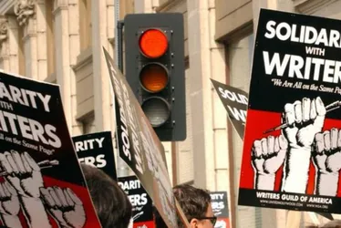 Imagem ilustrativa da imagem Greve em Hollywood: sindicatos e estúdios chegam a acordo provisório nos EUA