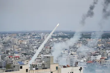 Imagem ilustrativa da imagem Hezbollah lança 30 foguetes contra Israel